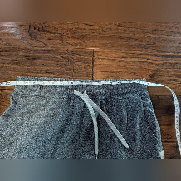 Vuori Jogger Pants 2 Pairs Black and Grey *flawed* - Picture 7 of 8